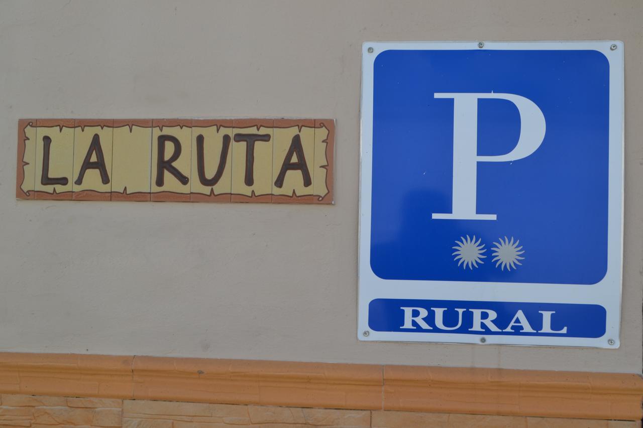 Hostal Pension La Ruta Paterna del Campo Exterior foto